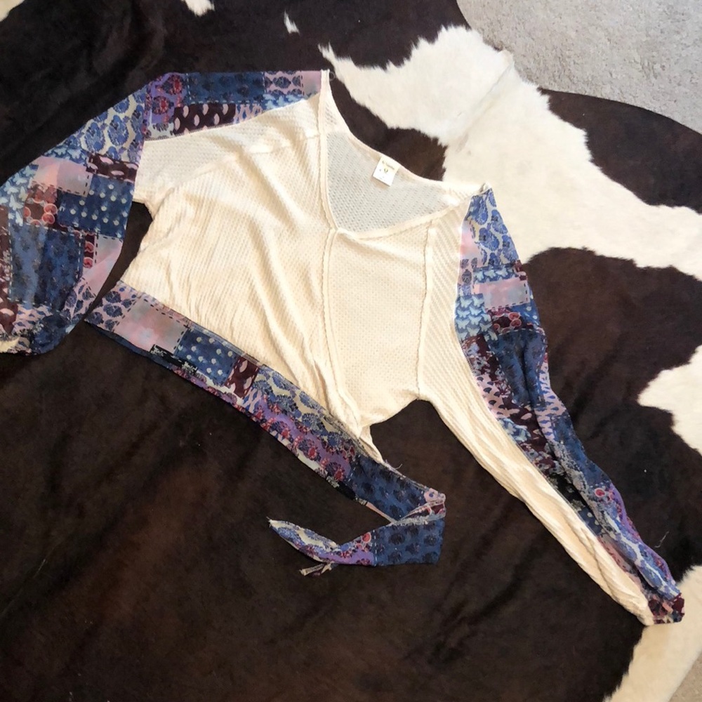 White Waffle Knit Blouse w/ Colorful Sleeve Detail